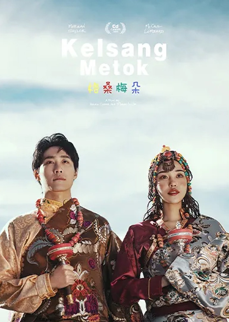 我胸太大班里男生总是摸海报